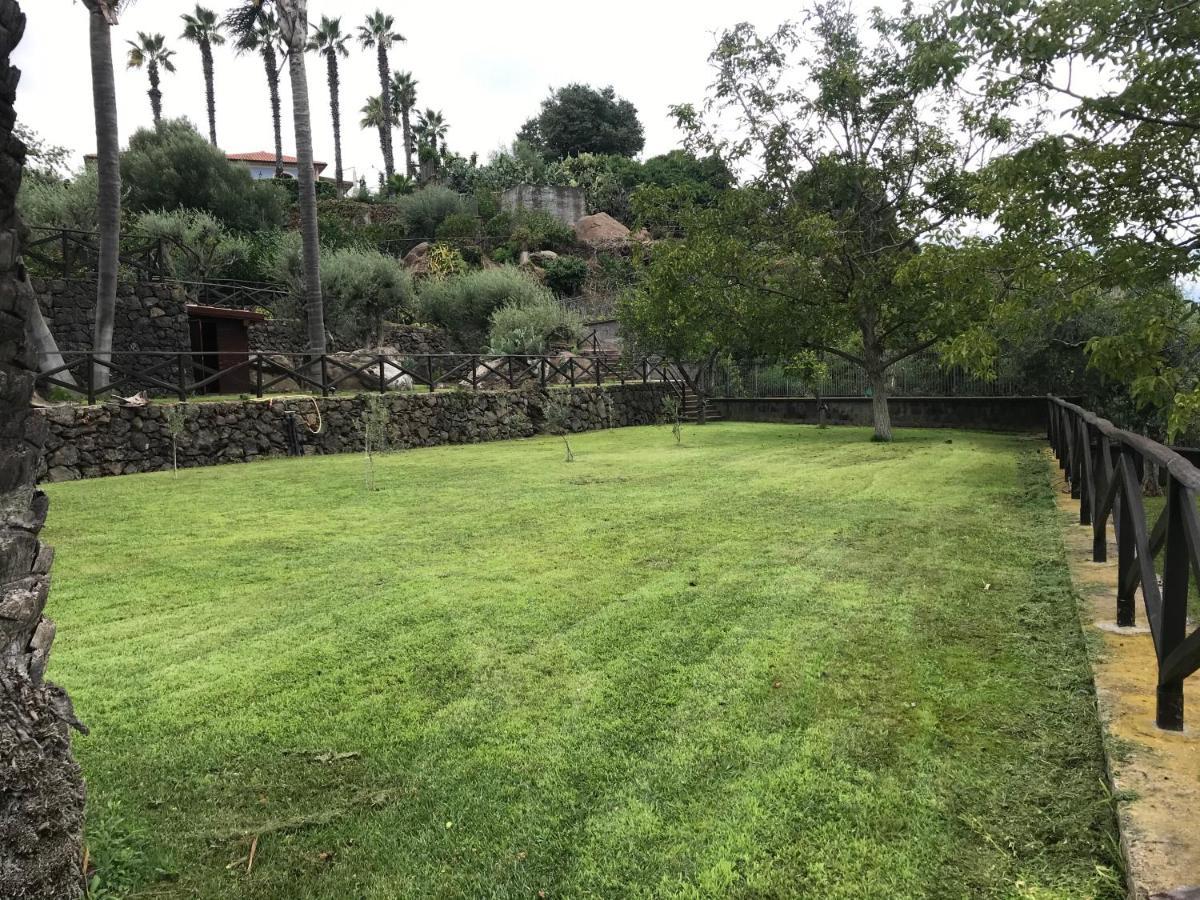 Villa Grandiosa Fc Aci Catena Bagian luar foto