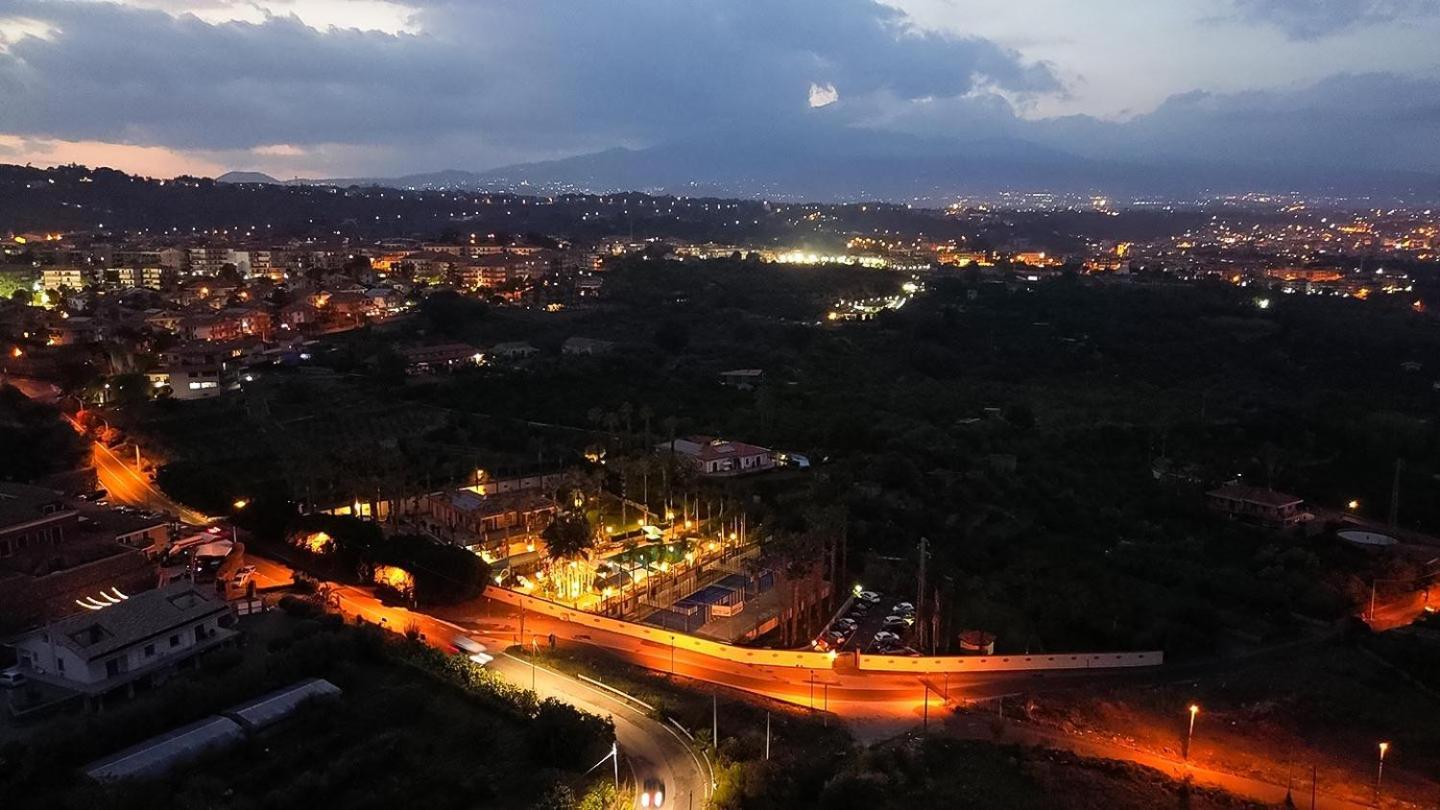 Villa Grandiosa Fc Aci Catena Bagian luar foto