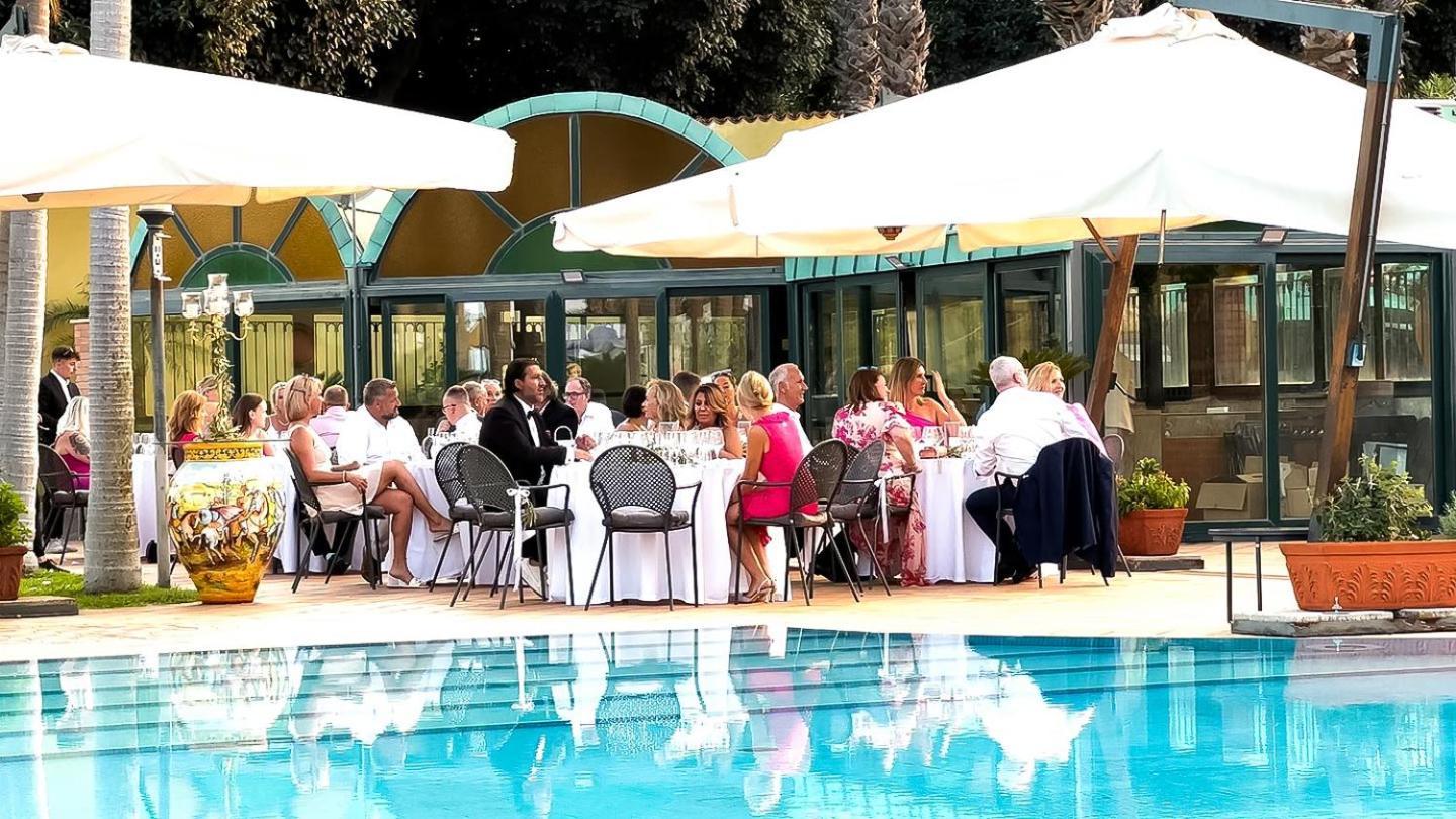 Villa Grandiosa Fc Aci Catena Bagian luar foto