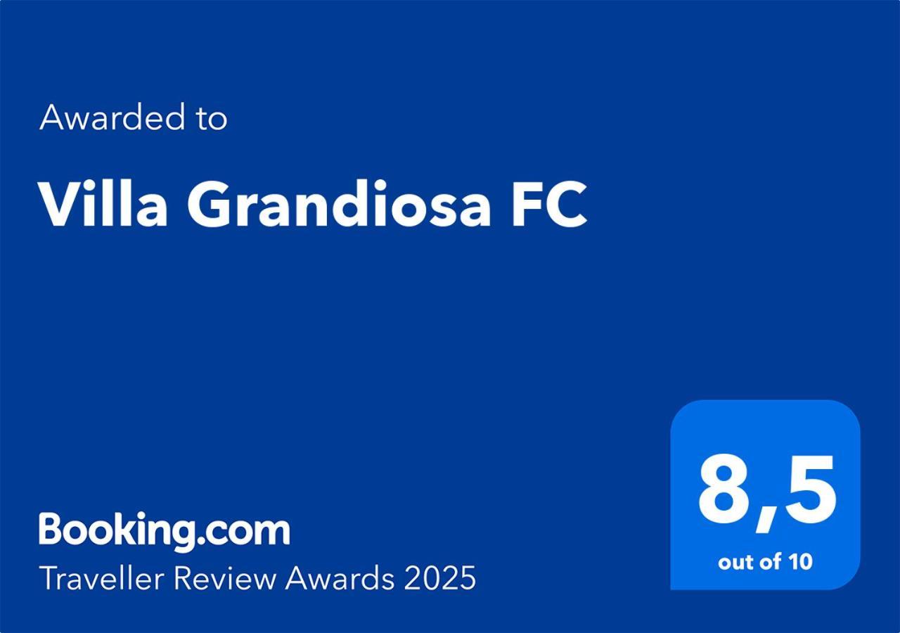 Villa Grandiosa Fc Aci Catena Bagian luar foto